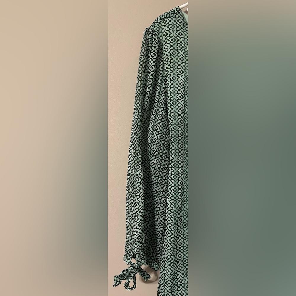 ROZ & ALI size XL Green 3/4 Sleeve Blouse with ties. - Picture 3 of 7